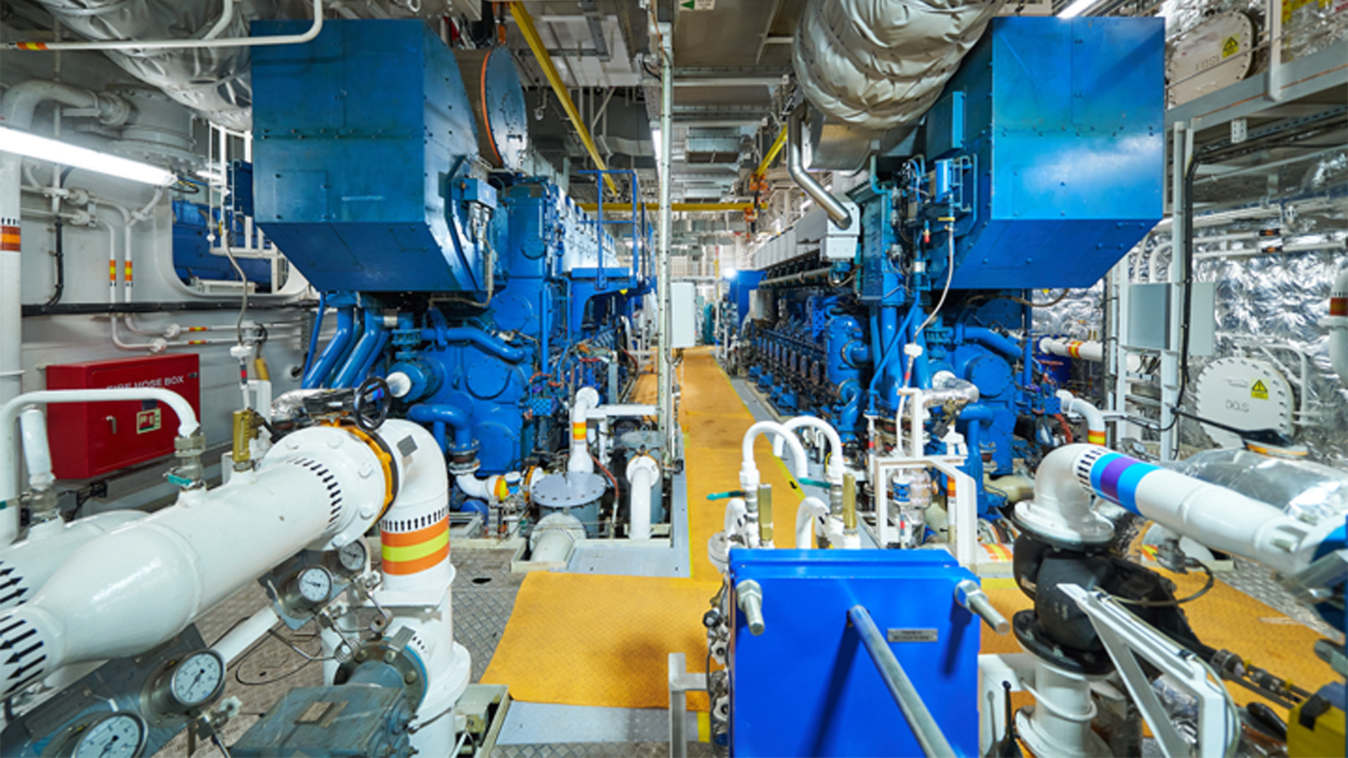 BIG_Four-stroke-medium-speed-ship-engines-in-the-Wind-Peak