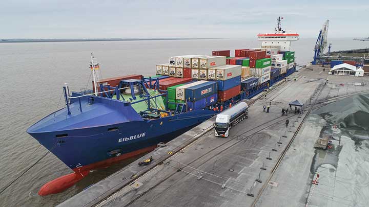 Containership ElbBlue at dock