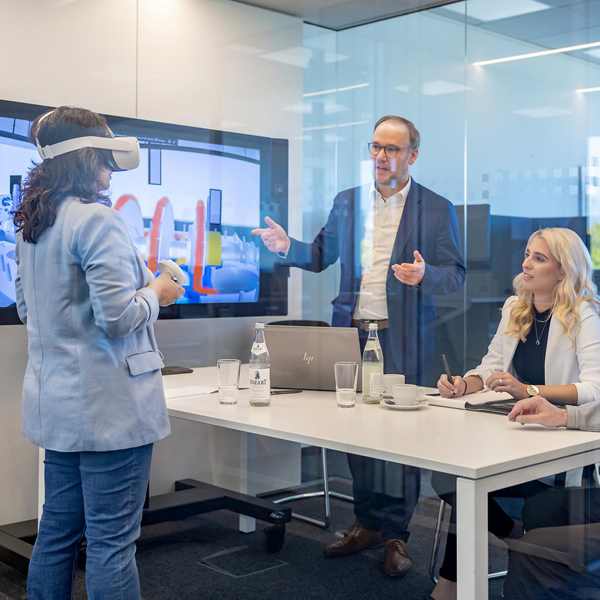 Colleagues working with 3D software and hardware