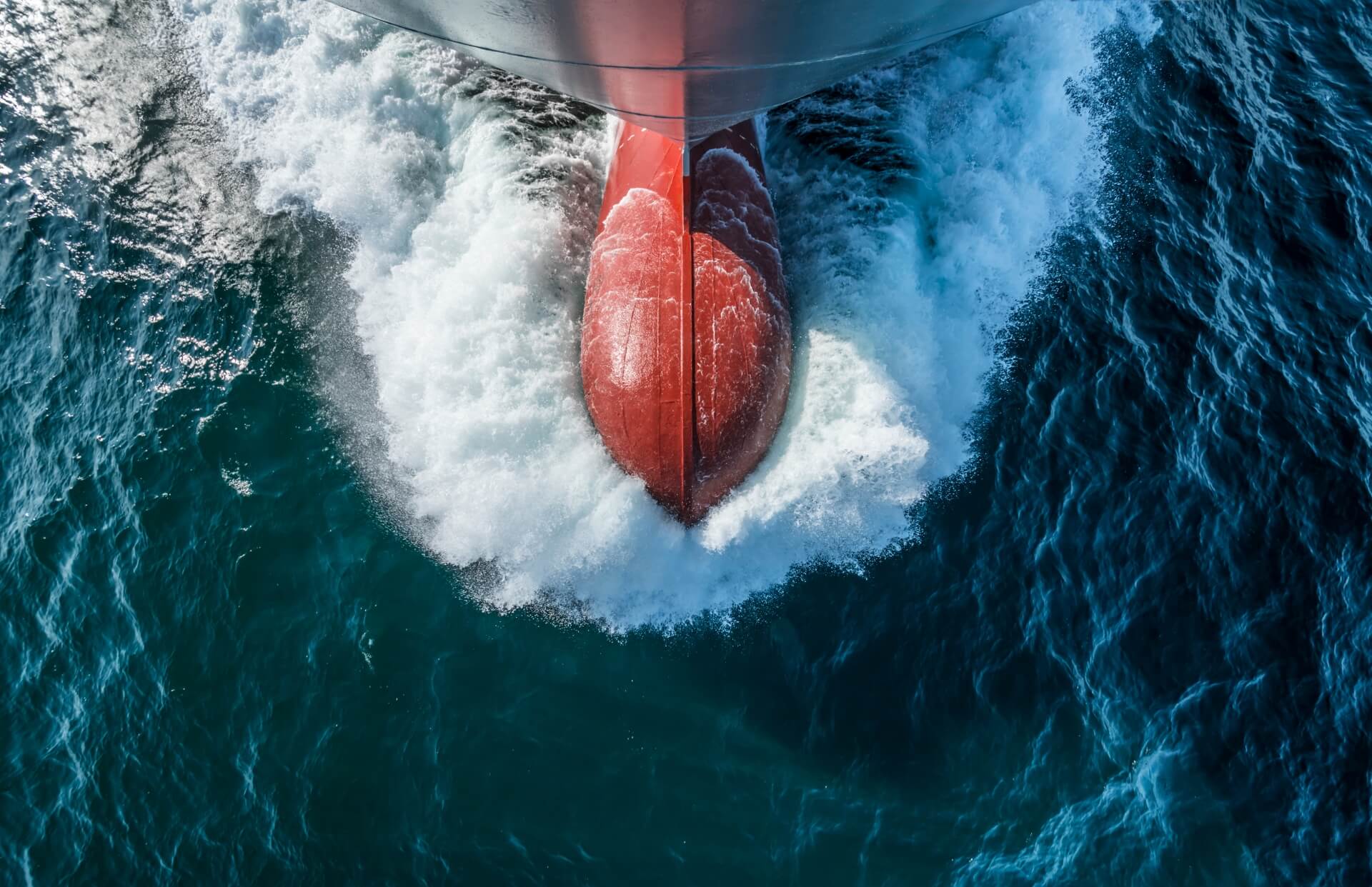 Picture of the bow and stern of a ship