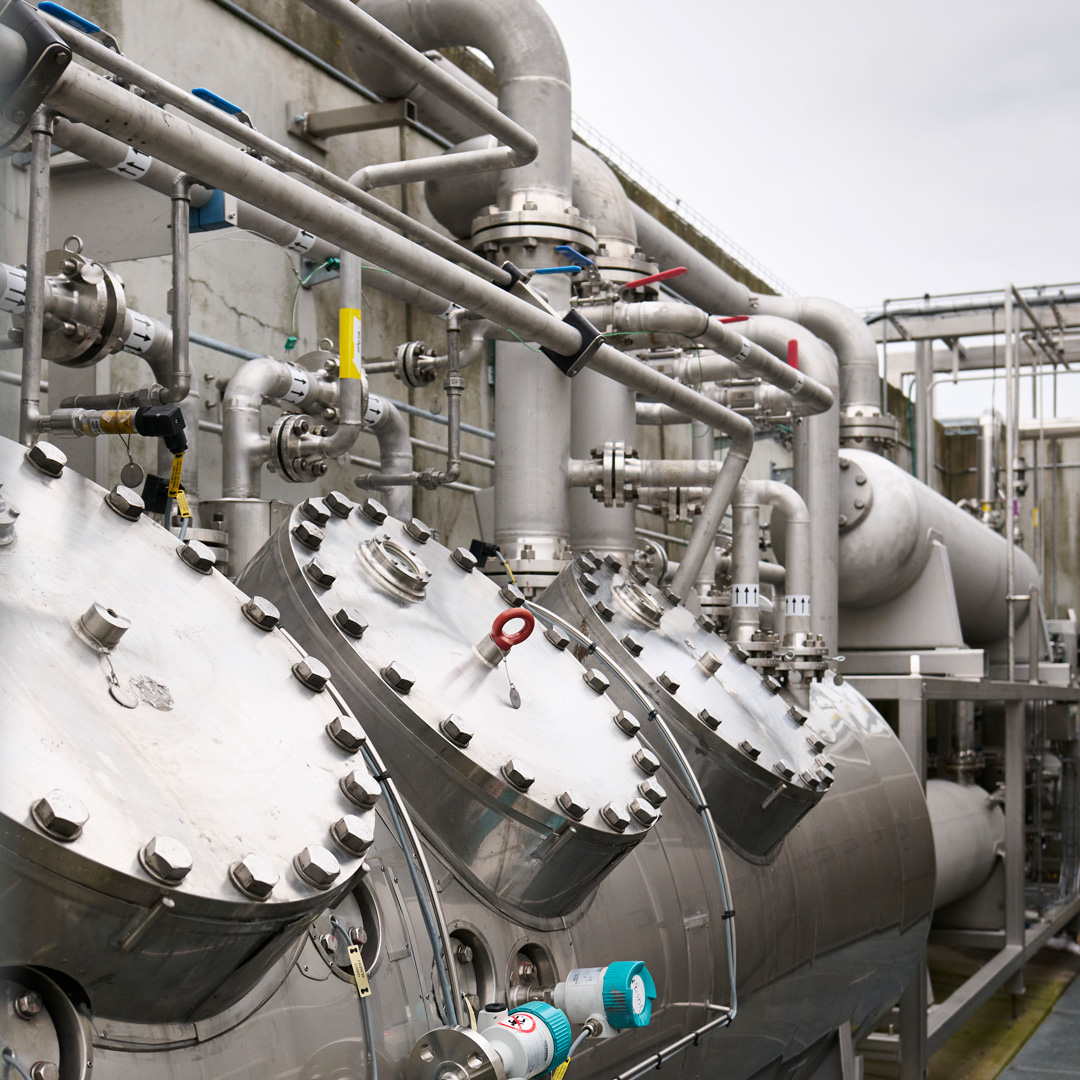 Auxiliary systems for ammonia engine