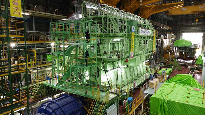Large Everllence B&W ME-LGIM two-stroke engine in the foreground of a spacious production hall