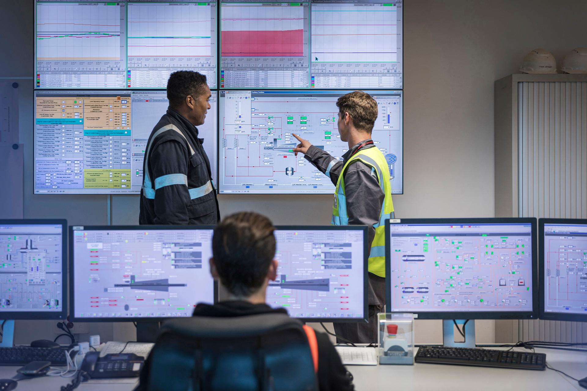 Employees in monitoring Room ANDASOL