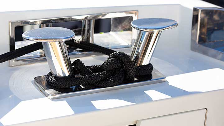 Sailing knot on a yacht