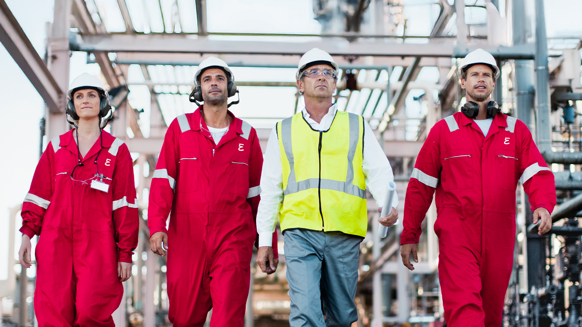 Simplified 3D diagram showing two connected process vessels and support structure